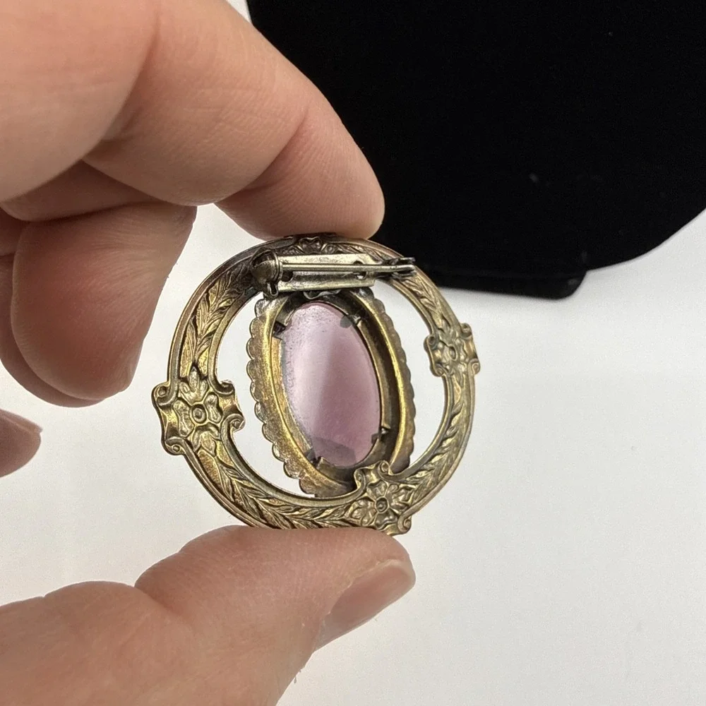 Antique 1920s Victorian Revival Brooch Purple Molded Glass Gilt‎ Brass 2